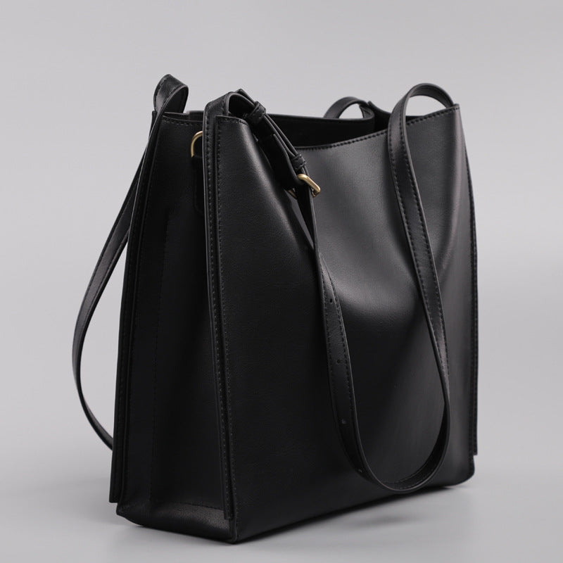 Mori - Multi-Compartment Leather Shoulder Bag
